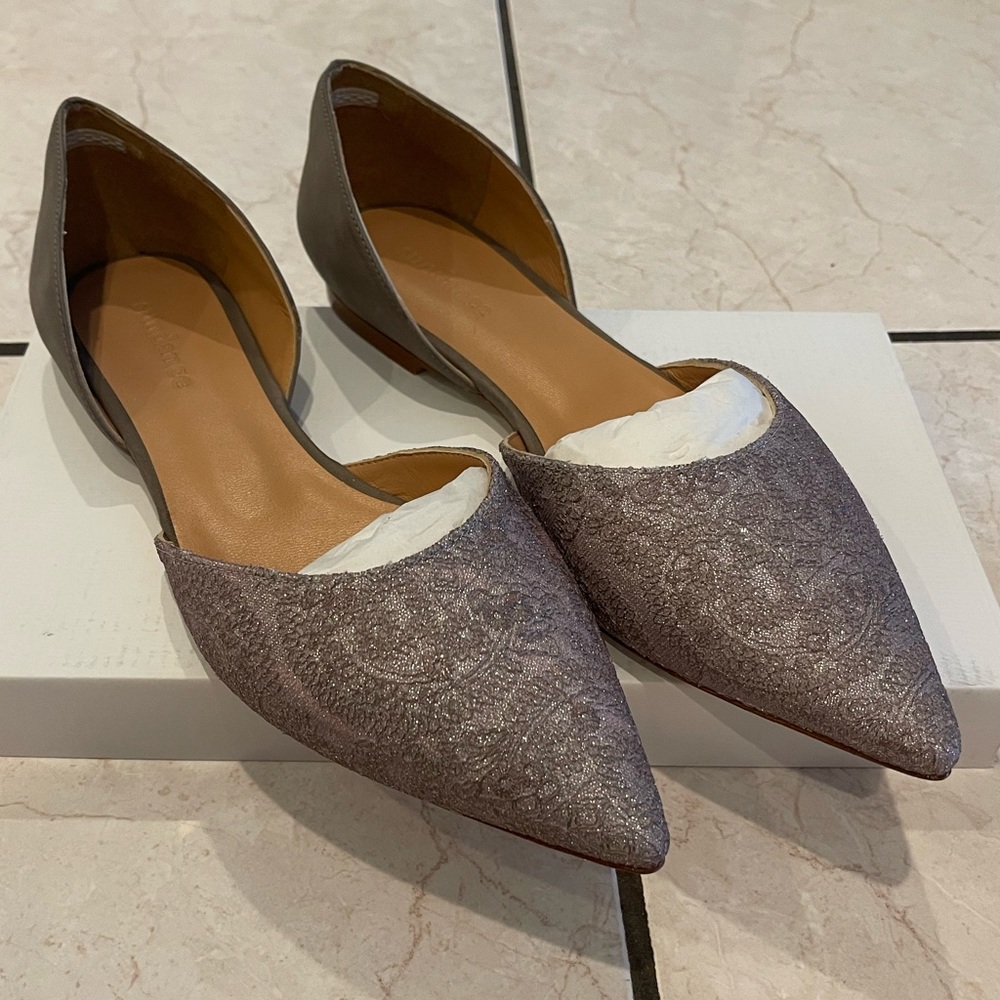 Sundance Fountainbleau Brocade Flats, Light Gray, Size 40, New With Box